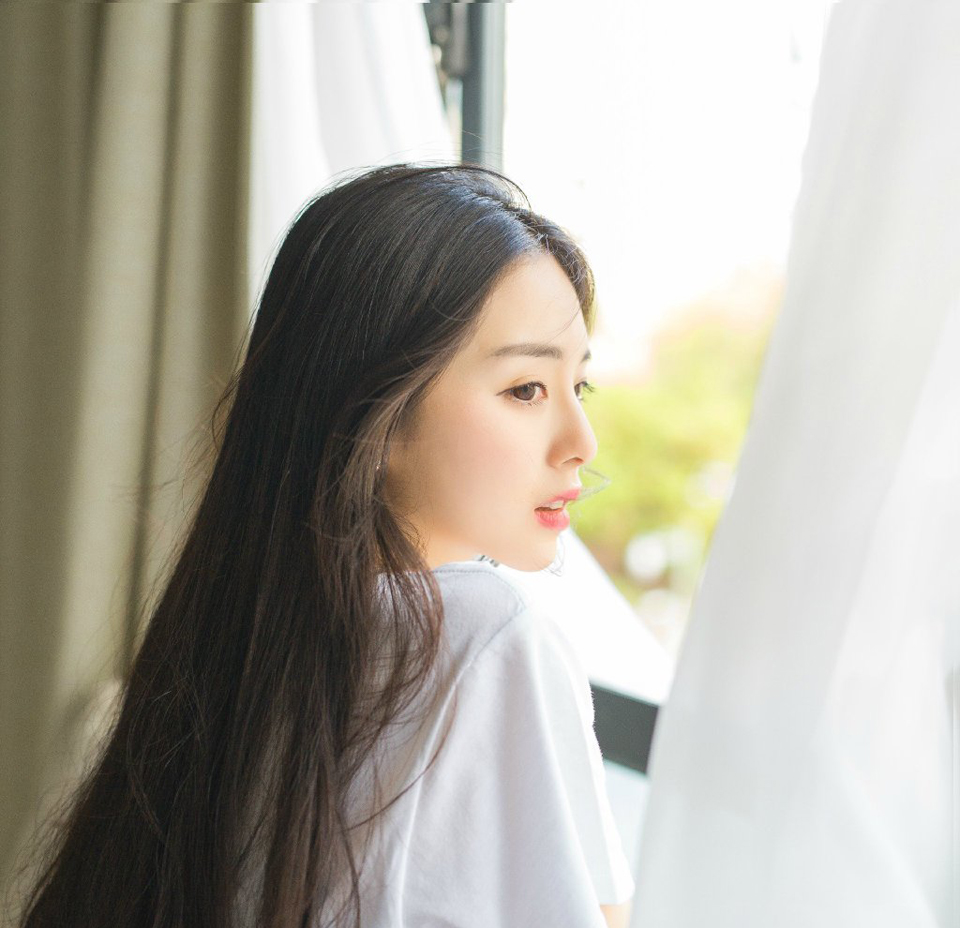 化妆有助气色，无助气质。有家产和有家教没有太大关系。——三毛《亲爱的三毛》